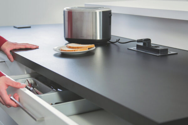 PRISE ENCASTRABLE FLIP 2 PRISES / 1 USB